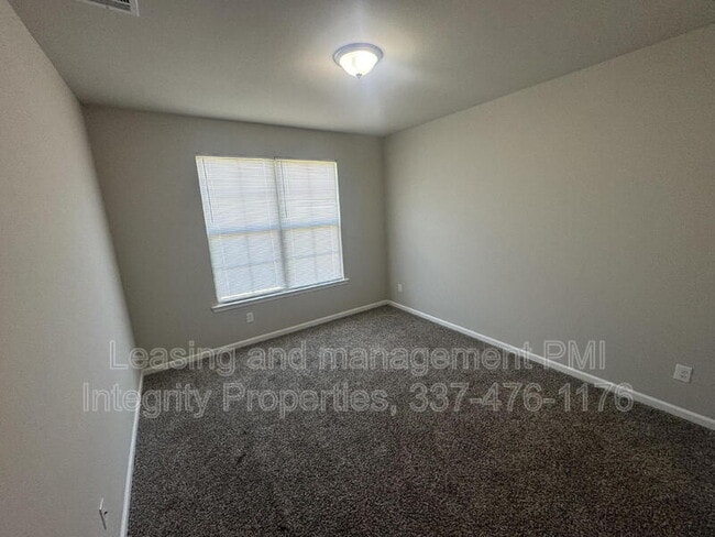 Building Photo - 204 Verger Dr