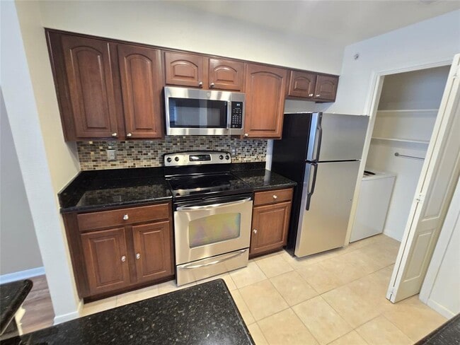 Building Photo - 6000 Shepherd Mountain Cove