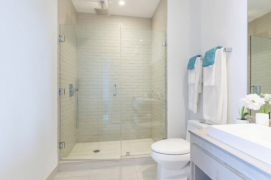 Building Photo - 4010 S Ocean Dr