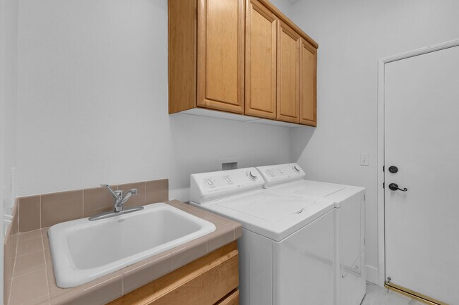 Building Photo - 44397 Mesquite Dr