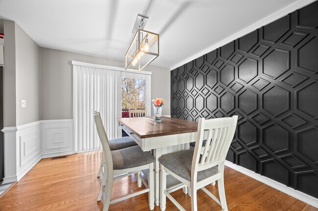 Building Photo - 12755 S Elizabeth Dr