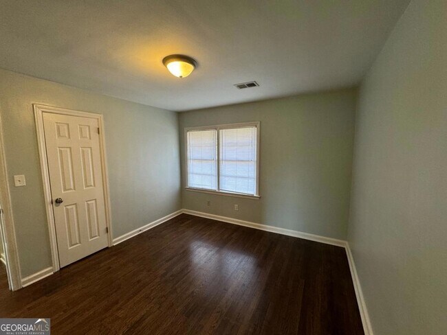 Building Photo - 2157 Settle Cir SE