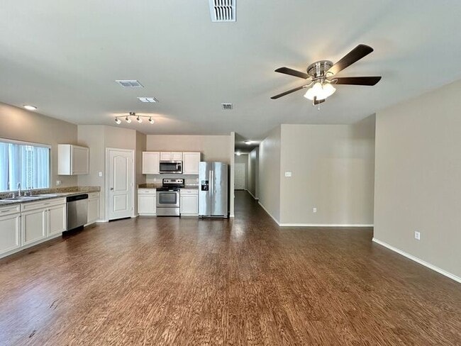 Building Photo - AVAILABLE NOW! Cozy 4 Bedroom2 Bath Home in West Tyler!