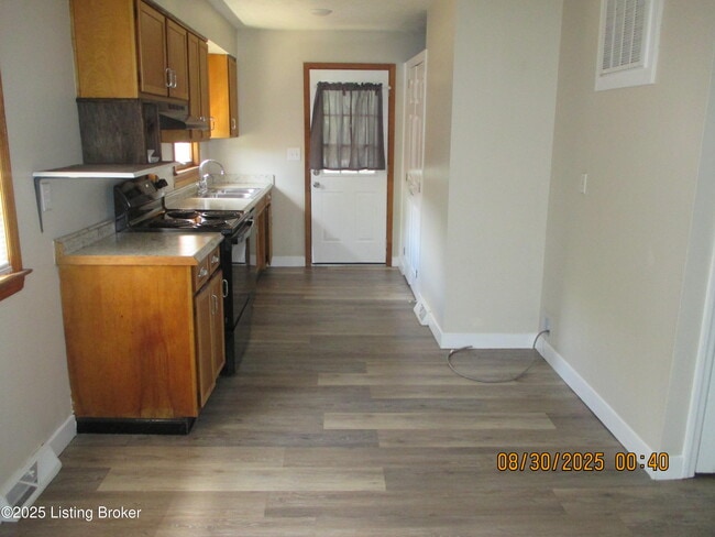 Building Photo - 4210 La Salle Ave