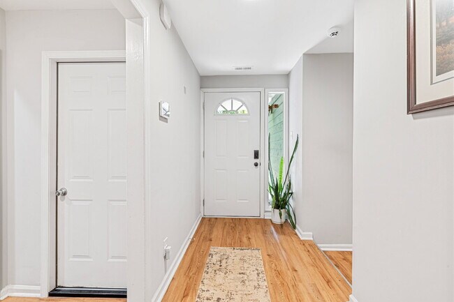 Building Photo - Private 3BR Retreat on 2 Wooded Acres in Clover with no HOA!!