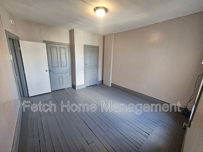 Building Photo - 909 E Princess St