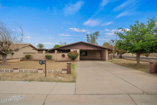 Building Photo - 2534 E Randall Dr