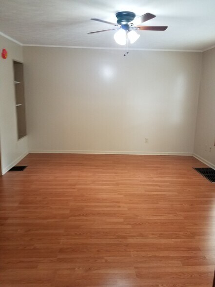 Building Photo - 153 S Union St