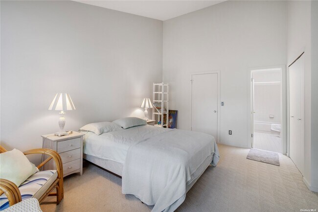 Building Photo - 220 Montauk Hwy