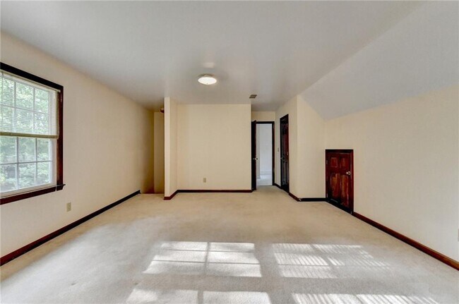 Building Photo - 478 Guilford Cir