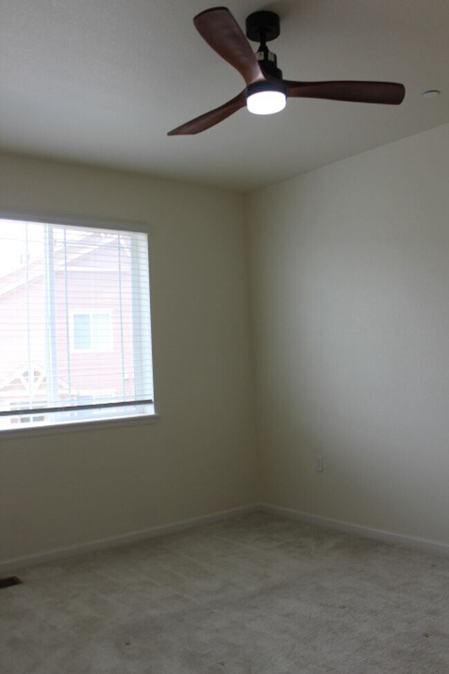Building Photo - Chatfield Bluffs Condo w/ 3 BR/3 BA!!