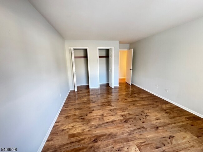 Building Photo - 15 Hanover Square