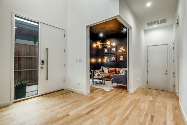 Building Photo - 6113 Hudson St
