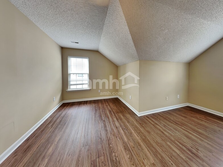 Building Photo - 100 Smokehouse Dr
