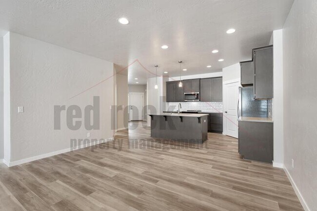Building Photo - 1329 N Tschirley St