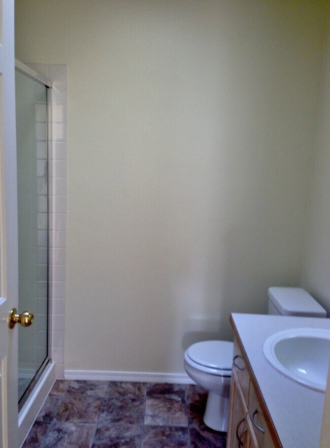 Building Photo - Bright and Spacious Bothell Condo Overlook...