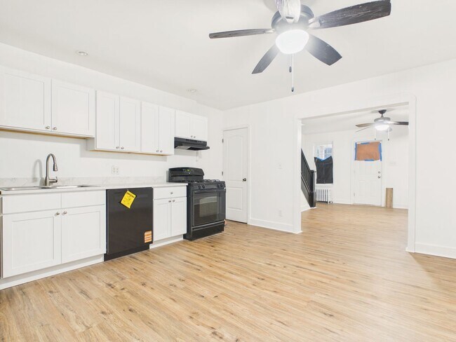 Building Photo - Charming 2 Bedroom Single Family on Penn St