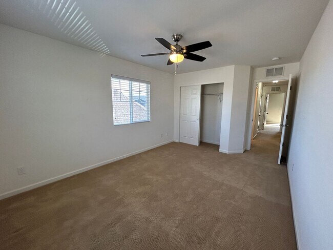 Building Photo - Beautiful 5-bedroom House in the Saddle Rock Area