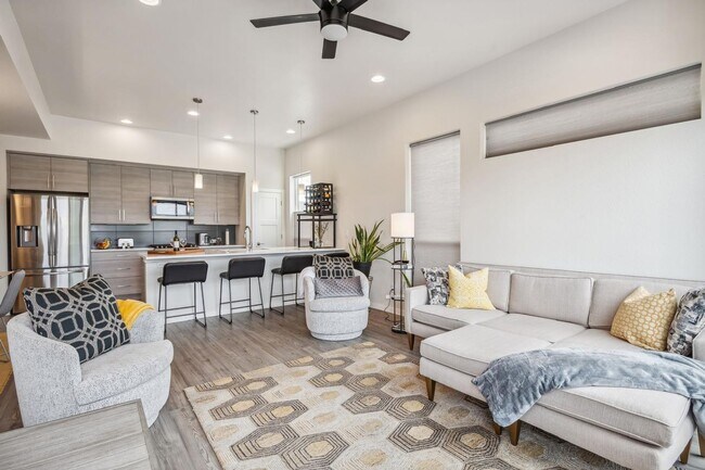 Building Photo - West Longmont 2BDR w/ Mountain Views