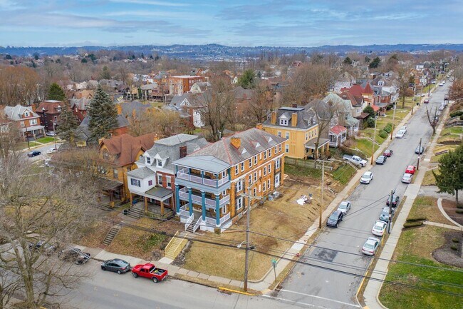 Building Photo - 205 Lincoln Ave