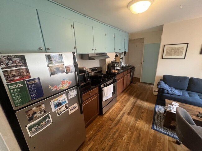 Building Photo - 639 Somerville Ave