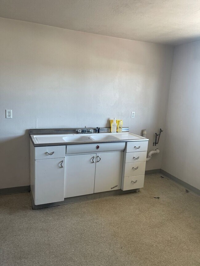 Building Photo - 628 W. Granite-630 1/2