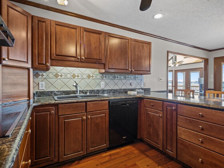 Building Photo - 138 White Oak Bluff Rd