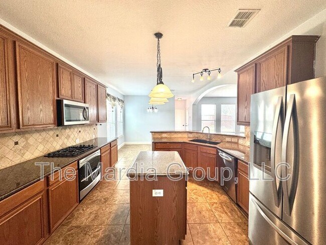 Building Photo - 1631 Clarke Springs Dr