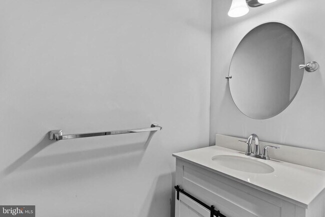 Building Photo - 543 Bridgeview Dr