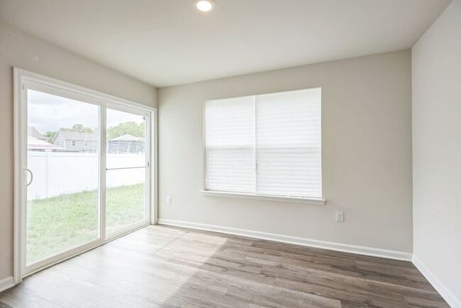 Building Photo - 322 Forest Edge Ave