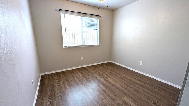 Building Photo - Beautiful 3 Bedroom 2 Bath Home