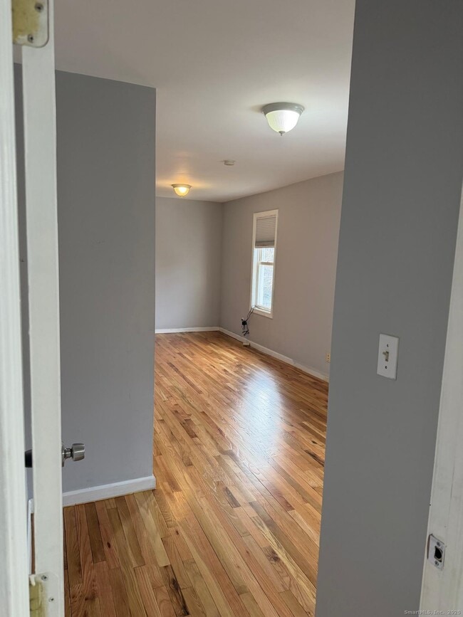 Building Photo - 99 Wallace St