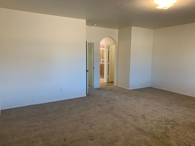 Building Photo - NEWER 4 BEDROOM HOME IN PARK WEST!
