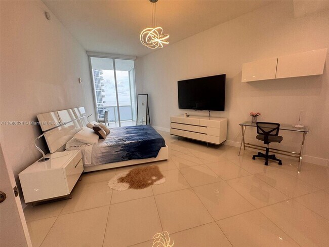 Building Photo - 15901 Collins Ave
