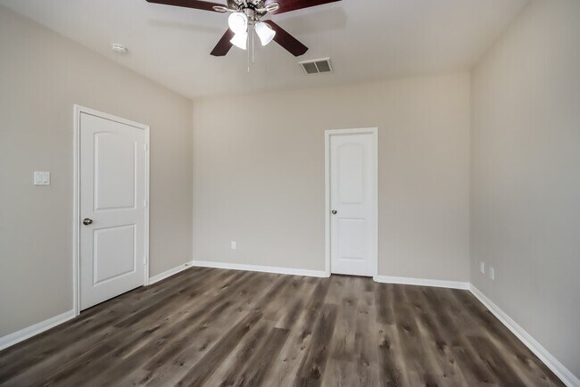 Building Photo - 18554 Sunrise Pines Dr