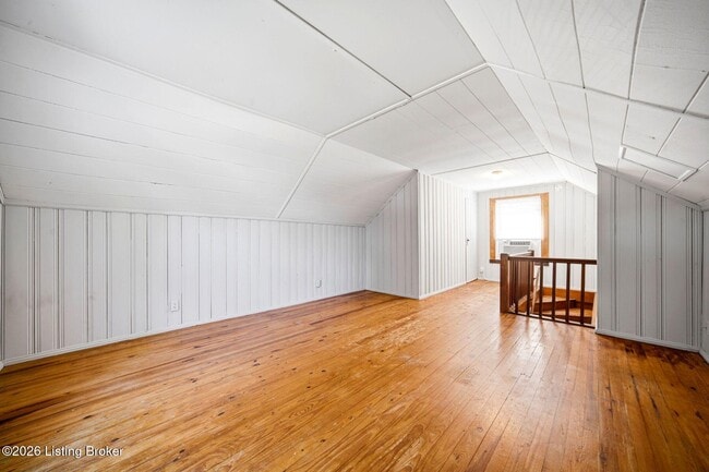 Building Photo - 1050 Oakwood Ave