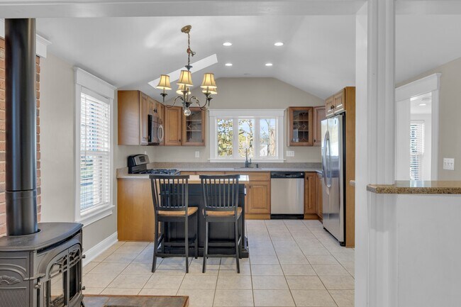 Building Photo - 2 Bellevue Ave