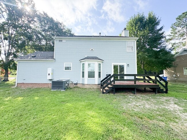 Building Photo - Conveniently Located 3 Bed 2.5 Bath Home i...
