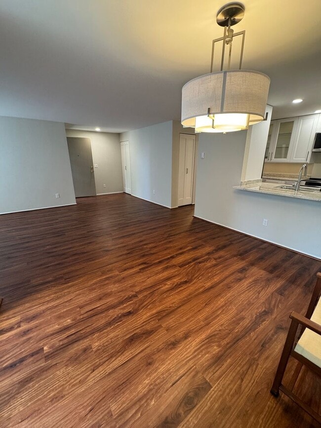 Building Photo - 2bd/2ba Kirkland Condo