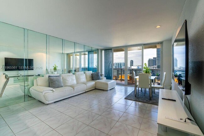 Building Photo - 3140 S Ocean Dr