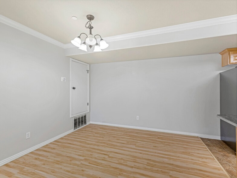 Building Photo - 943 W 580 S