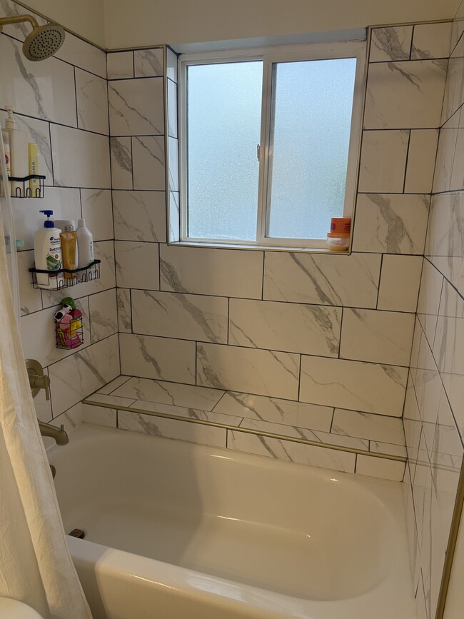 Building Photo - 462 W 660 S