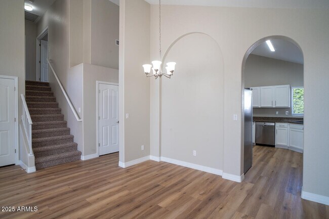 Building Photo - 2550 E Taro Ln