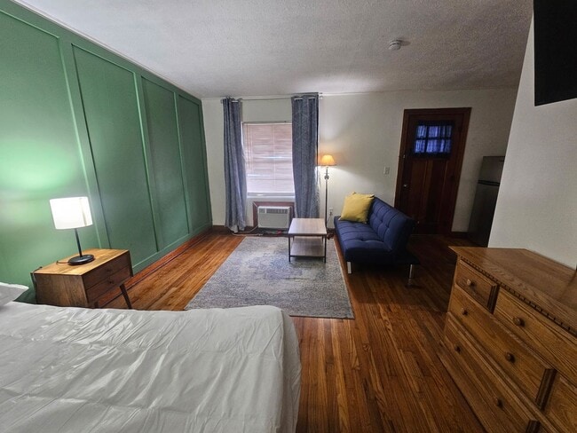 Building Photo - All Inclusive Furnished Studio Apartment