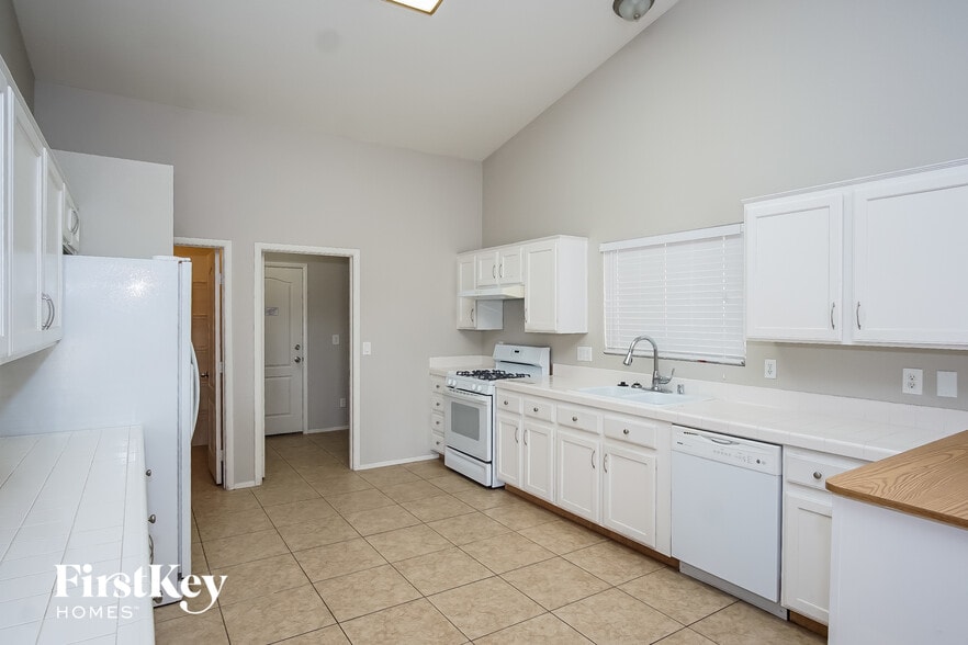 Building Photo - 5900 Kane Holly St