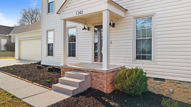 Building Photo - *RESERVED - Contact Us to Submit A Backup App!* Fully Renovated 4BR/2.5BA Gem in Sought-After Ben...