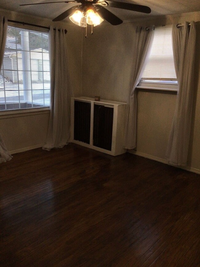 Building Photo - 520-522 Woodvale Ave