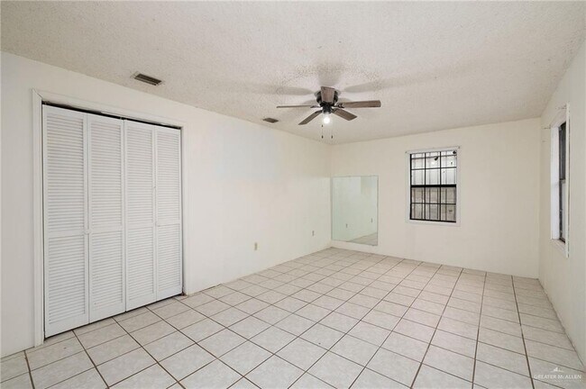 Building Photo - 20 Albacore St