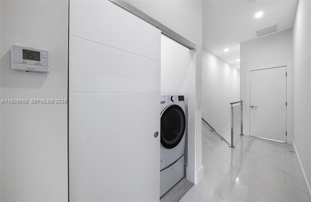 Building Photo - 3142 Carter St