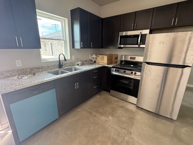 Building Photo - 708 West St